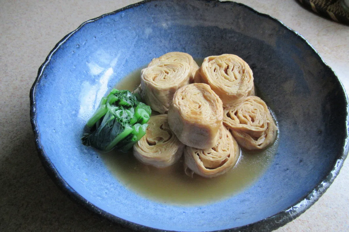 揚げまき湯波の煮物（あげまきゆばのにもの）