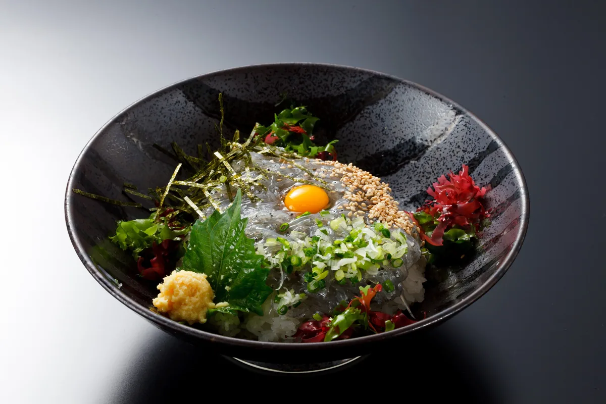 生しらす丼(なましらすどん)
