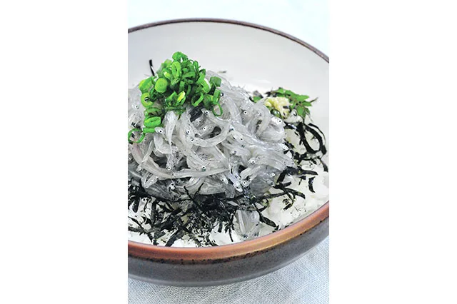 生しらす丼(なましらすどん)