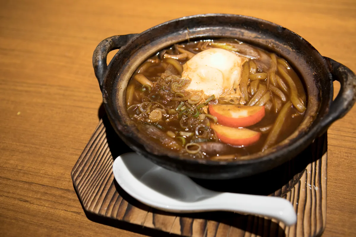 味噌煮込みうどん（みそにこみうどん）